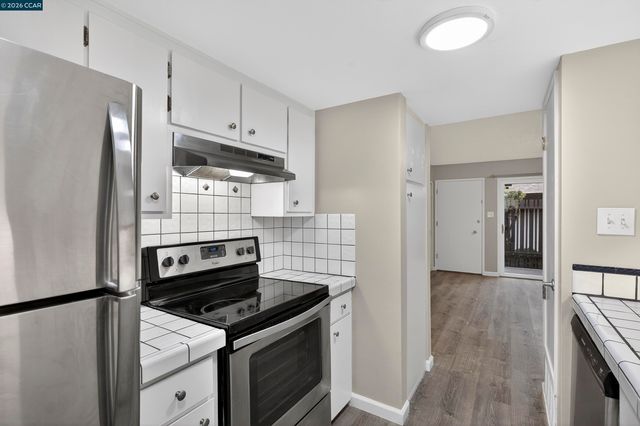 5492 Roundtree Dr A, Concord, CA 94521