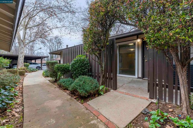 5492 Roundtree Dr A, Concord, CA 94521