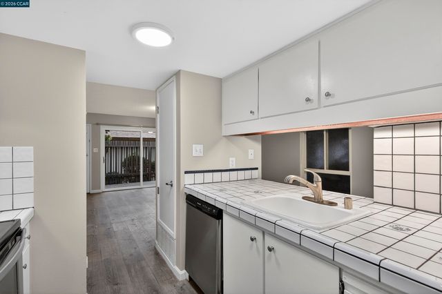 5492 Roundtree Dr A, Concord, CA 94521