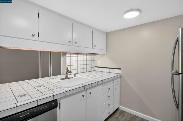 5492 Roundtree Dr A, Concord, CA 94521