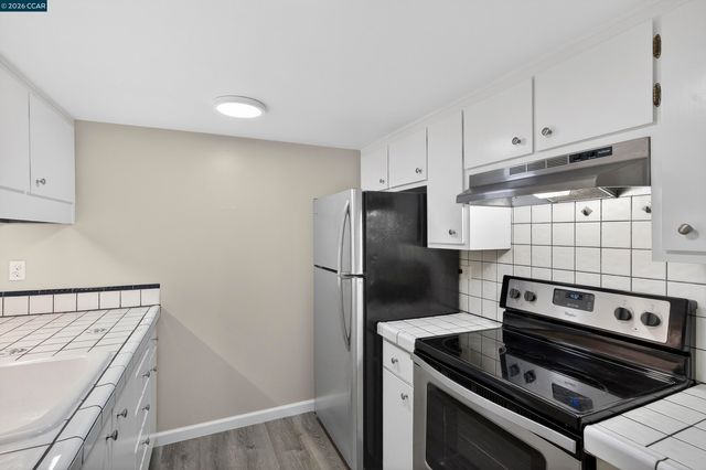 5492 Roundtree Dr A, Concord, CA 94521