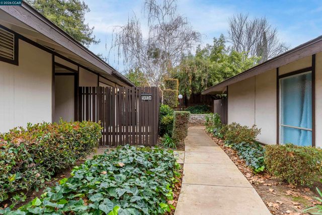 5492 Roundtree Dr A, Concord, CA 94521