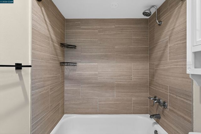 5492 Roundtree Dr A, Concord, CA 94521