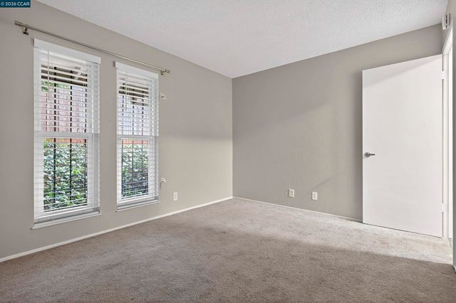 5492 Roundtree Dr A, Concord, CA 94521