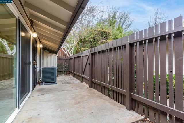 5492 Roundtree Dr A, Concord, CA 94521