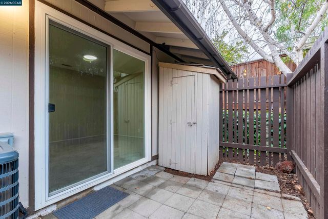 5492 Roundtree Dr A, Concord, CA 94521