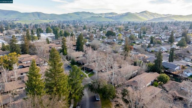 5492 Roundtree Dr A, Concord, CA 94521