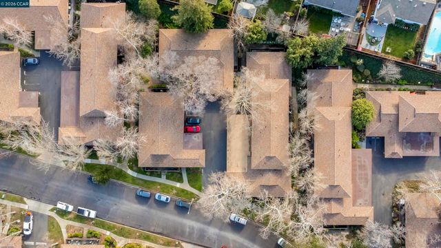 5492 Roundtree Dr A, Concord, CA 94521