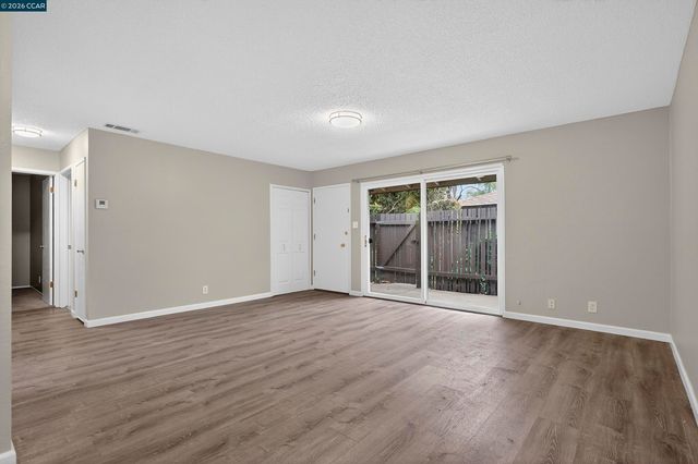 5492 Roundtree Dr A, Concord, CA 94521