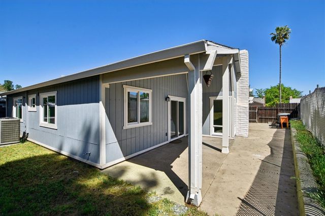 8206 Summerplace Dr, Citrus Heights, CA 95621