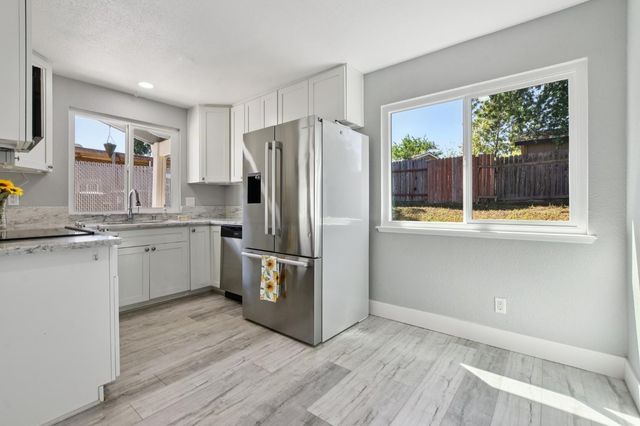 8206 Summerplace Dr, Citrus Heights, CA 95621