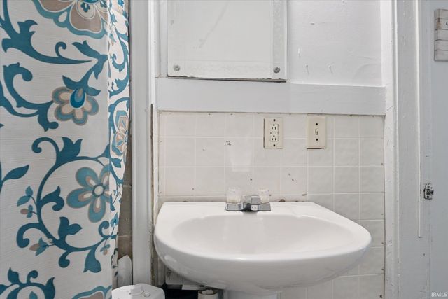 714 W blaine Avenue, Elkhart, IN 46516