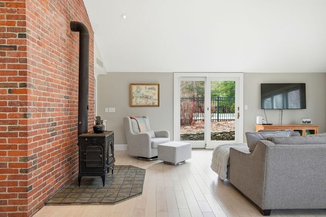 180 Chestnut St, Duxbury, MA 02332