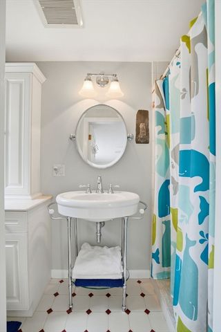 180 Chestnut St, Duxbury, MA 02332