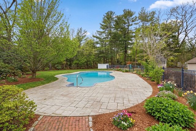 180 Chestnut St, Duxbury, MA 02332