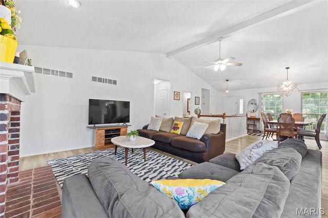 3016 Country Knoll Drive, St Charles, MO 63303