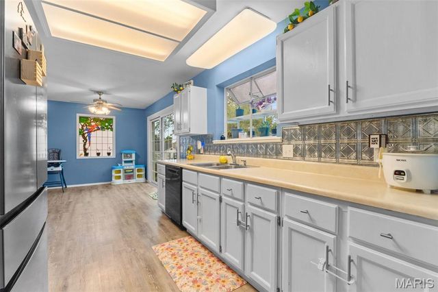 3016 Country Knoll Drive, St Charles, MO 63303