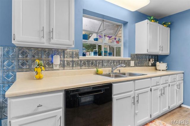3016 Country Knoll Drive, St Charles, MO 63303