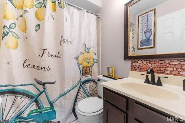 3016 Country Knoll Drive, St Charles, MO 63303