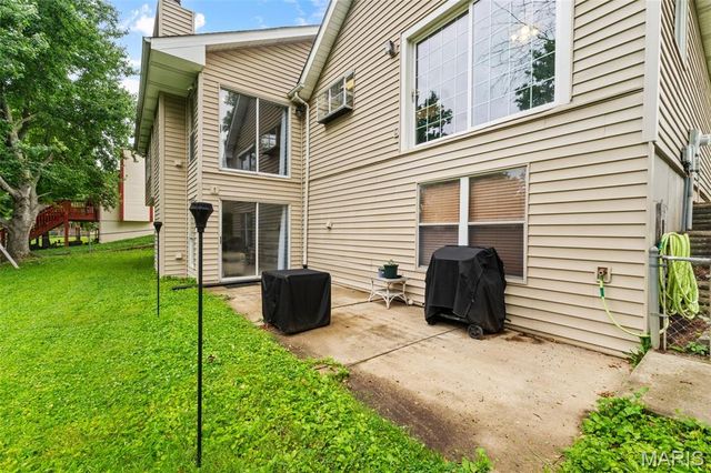 3016 Country Knoll Drive, St Charles, MO 63303