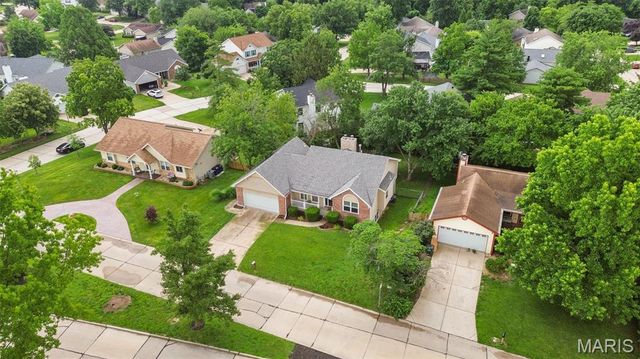 3016 Country Knoll Drive, St Charles, MO 63303