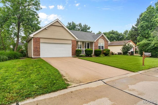 3016 Country Knoll Drive, St Charles, MO 63303