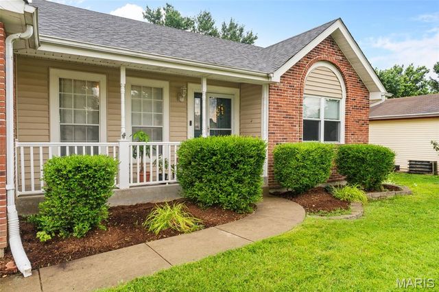 3016 Country Knoll Drive, St Charles, MO 63303