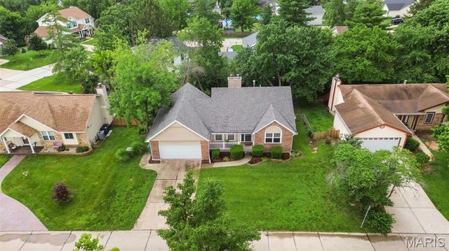 3016 Country Knoll Drive, St Charles, MO 63303