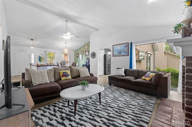 3016 Country Knoll Drive, St Charles, MO 63303