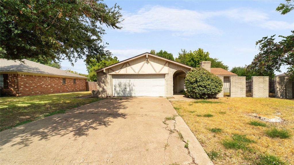 110 Gregory Drive, Heath, TX 75032