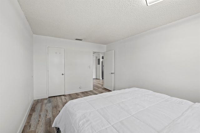 101 E Mcnab Road 219, Pompano Beach, FL 33060