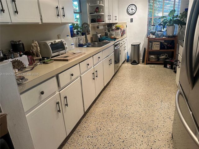 2805 NE 16th Ave, Wilton Manors, FL 33334