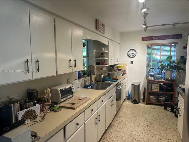 2805 NE 16th Ave, Wilton Manors, FL 33334