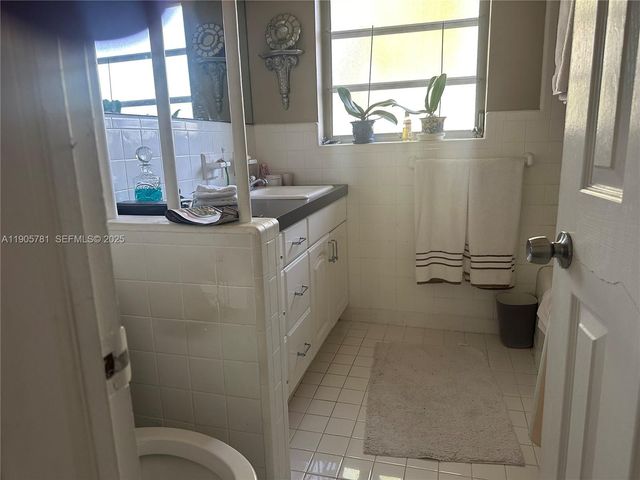 2805 NE 16th Ave, Wilton Manors, FL 33334