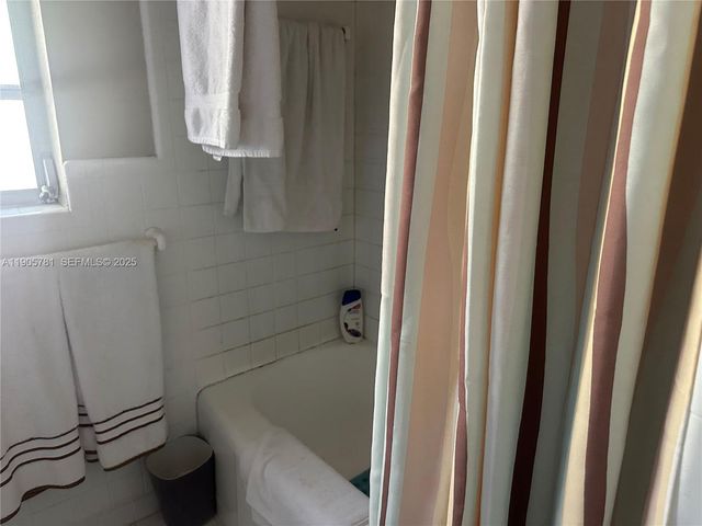 2805 NE 16th Ave, Wilton Manors, FL 33334