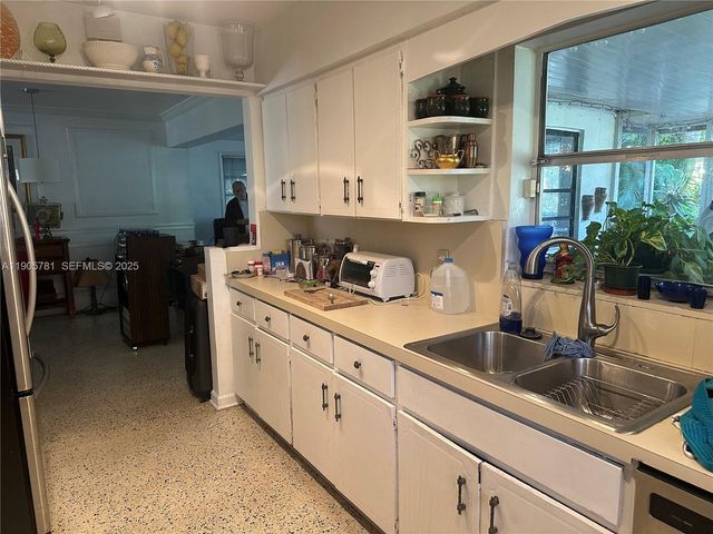 2805 NE 16th Ave, Wilton Manors, FL 33334