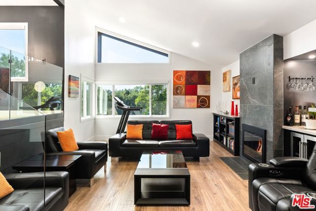 4118 Oak Hollow Road, Calabasas, CA 91302