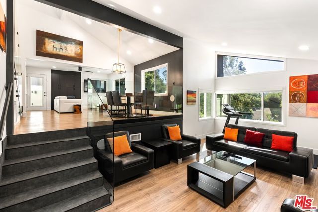 4118 Oak Hollow Road, Calabasas, CA 91302