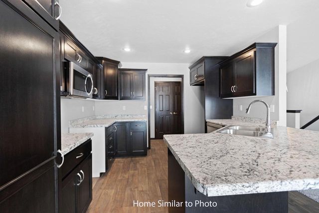 1929 HUFFCUTT LANE, Waupaca, WI 54981