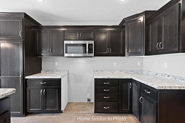1929 HUFFCUTT LANE, Waupaca, WI 54981