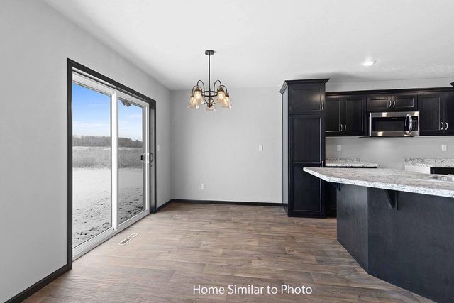 1929 HUFFCUTT LANE, Waupaca, WI 54981