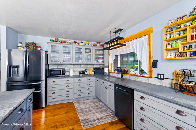 235 Vedelwood DR, Sandpoint, ID 83864