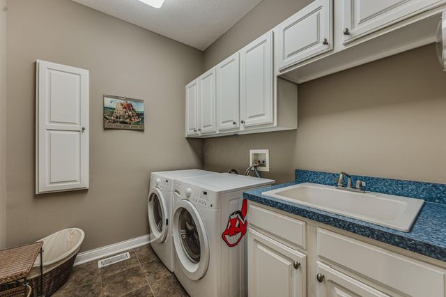 7681 Clear Creek Court, Blacklick, OH 43004