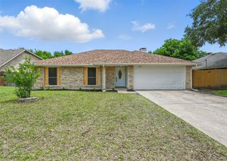 1009 Meadow Creek Drive, Lancaster, TX 75146