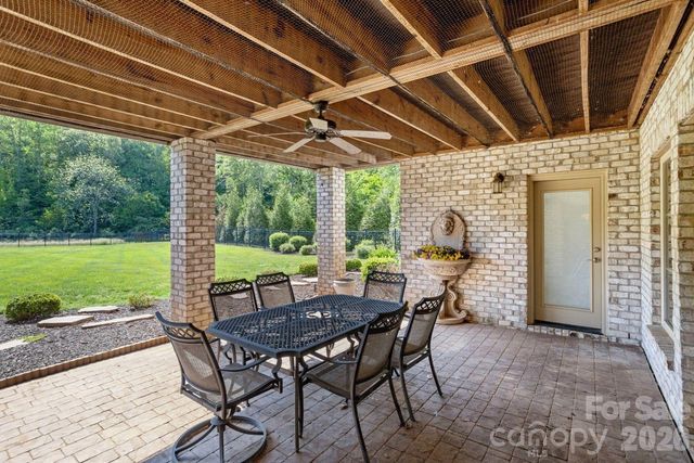 808 Brookberry Farm Circle, Winston Salem, NC 27106