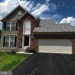 23 LOUVAIN DR, Hanover, PA 17331