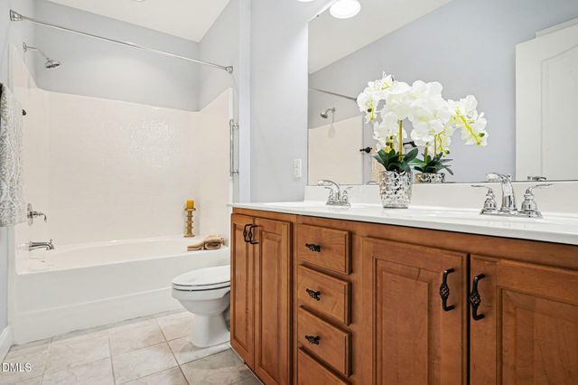 2810 Bedford Green Drive 305, Raleigh, NC 27604