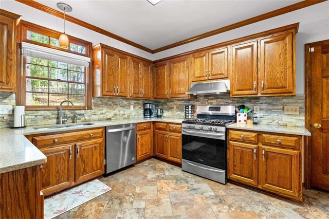 215 Highview Trace, Fayetteville, GA 30215