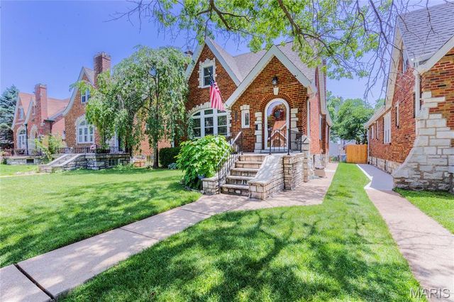 5408 Tholozan Avenue, St Louis, MO 63109