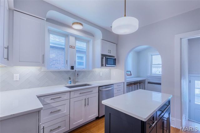 5408 Tholozan Avenue, St Louis, MO 63109